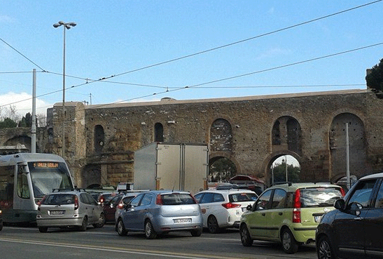 Al momento stai visualizzando Protesta dei vigili urbani a Roma, traffico in tilt