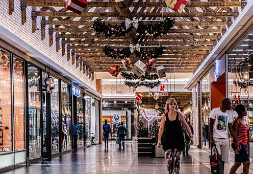 Al momento stai visualizzando Shopping Natalizio: per MDC sarà il trionfo degli acquisti on line ma occhio alle truffe.