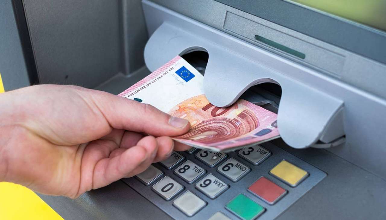Al momento stai visualizzando Banche, Associazioni dei consumatori lanciano appello: urgono servizi bancomat costi ridotti e trasparenti