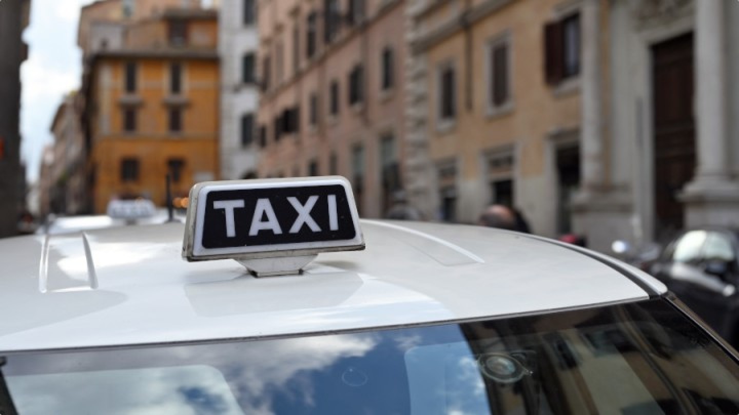 Al momento stai visualizzando Taxi: Longo (MDC), circolare Mimit-Mit è primo passo, ora liberalizzare e aprire a Uber